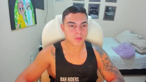 Snapshot of yker18 chatting on 01-14-25, 12:33 yker online show from 01-14-25, 12:33