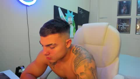 Snapshot of yker18 chatting on 01-15-25, 10:57 yker online show from 01-15-25, 10:57