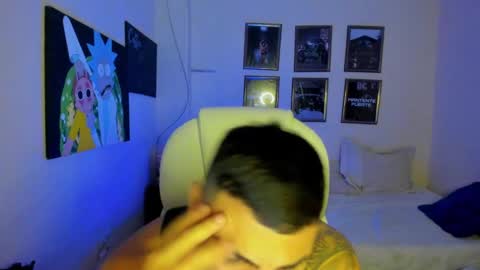 Snapshot of yker18 chatting on 01-21-25, 01:50 yker online show from 01-21-25, 01:50