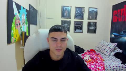 Snapshot of yker18 chatting on 09-29-25, 02:06 yker online show from 09-29-25, 02:06