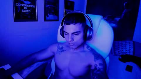 Snapshot of yker18 chatting on 10-13-25, 08:58 yker online show from 10-13-25, 08:58