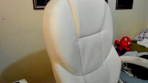 Snapshot of yker18 chatting on 10-20-25, 02:01 yker online show from 10-20-25, 02:01