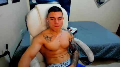 Snapshot of yker18 chatting on 10-27-25, 04:05 yker online show from 10-27-25, 04:05