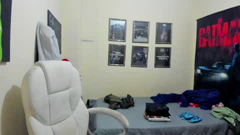 Snapshot of yker18 chatting on 04-10-26, 06:23 yker online show from 04-10-26, 06:23