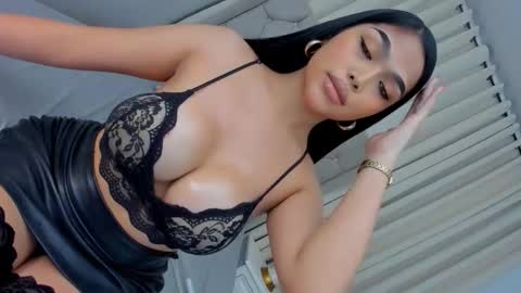 Snapshot of ylonagrae chatting on 10-24-25, 04:58 ylonagrae online show from 10-24-25, 04:58