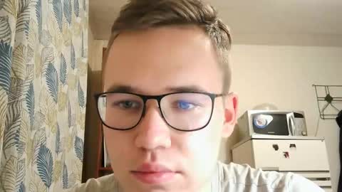 Yminoske online show from 11-16-25, 03:28