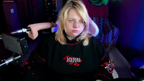 Yoki online show from 12-22-25, 06:21