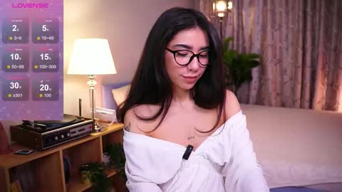 Snapshot of yokokoko__ chatting on 11-19-25, 06:24 Yoko online show from 11-19-25, 06:24