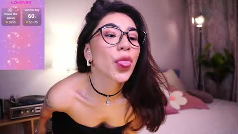 Snapshot of yokokoko__ chatting on 11-25-25, 05:40 Yoko online show from 11-25-25, 05:40