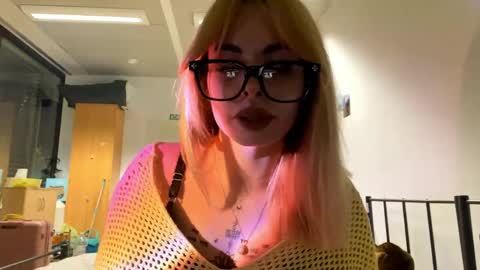 Snapshot of yolandopettes chatting on 03-26-26, 07:19 Lilith online show from 03-26-26, 07:19