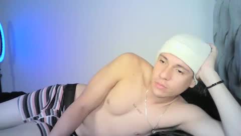 Snapshot of yonat_ chatting on 10-22-25, 11:37 Yonat online show from 10-22-25, 11:37