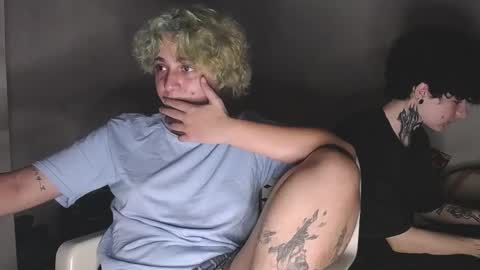 Snapshot of yoonbum_ chatting on 10-31-25, 12:22 Little Mike Independent model online show from 10-31-25, 12:22