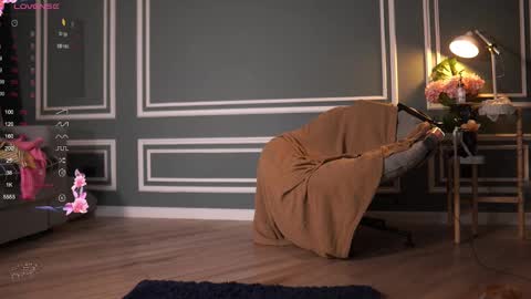 Mika online show from 01-26-25, 06:37