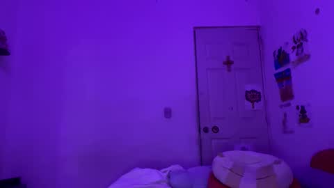 yorlenig692 online show from 11-17-25, 01:22