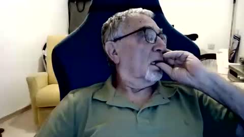 yoska281 online show from 06-12-26, 04:11