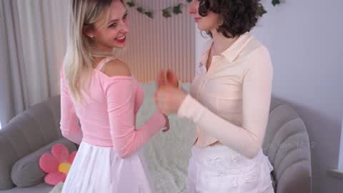 Elizabeth brunette -- Darline blonde  online show from 12-14-24, 07:29