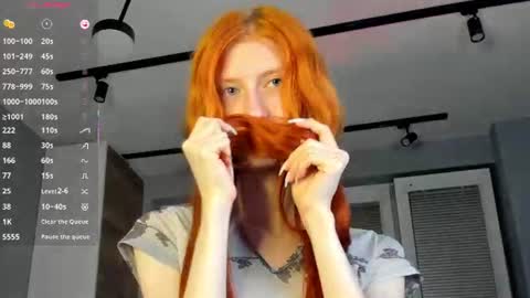 Elizabeth brunette -- Darline blonde  online show from 07-25-26, 08:50