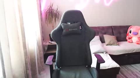 Snapshot of youdreamm chatting on 02-09-26, 06:50 Bella online show from 02-09-26, 06:50