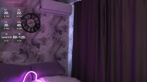 Snapshot of your_baby_julia chatting on 01-23-25, 07:22 Julia Please Thumbs up me online show from 01-23-25, 07:22