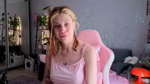 Snapshot of your_corvus chatting on 06-23-26, 12:14 your_corvus online show from 06-23-26, 12:14