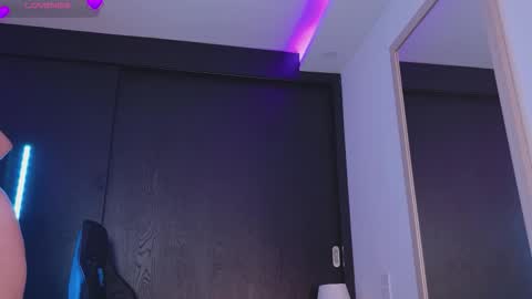 Snapshot of your_dream1217 chatting on 10-19-25, 12:22 Valery online show from 10-19-25, 12:22