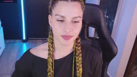 Snapshot of your_dream1217 chatting on 10-19-25, 11:38 Valery online show from 10-19-25, 11:38