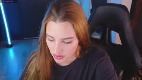 Snapshot of your_dream1217 chatting on 10-23-25, 01:27 Valery online show from 10-23-25, 01:27