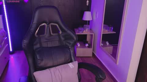 Snapshot of your_dream1217 chatting on 11-06-25, 01:39 Valery online show from 11-06-25, 01:39