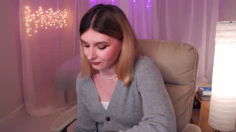 Snapshot of your_freya chatting on 12-28-24, 06:08 Freya online show from 12-28-24, 06:08