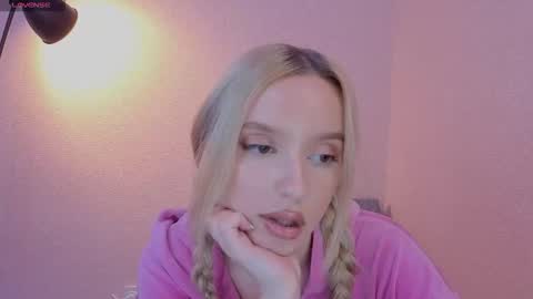 Olivia online show from 10-17-25, 08:55