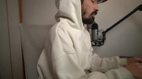 Snapshot of your_ice_cream chatting on 04-24-26, 01:35 Siebel. online show from 04-24-26, 01:35