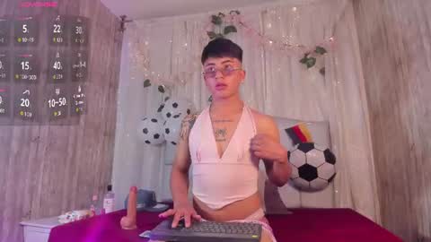 Snapshot of your_kitty_boy chatting on 07-07-26, 07:18 your_kitty_boy online show from 07-07-26, 07:18