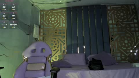 Snapshot of your_naughtyangel chatting on 12-19-24, 01:18 Evelin online show from 12-19-24, 01:18