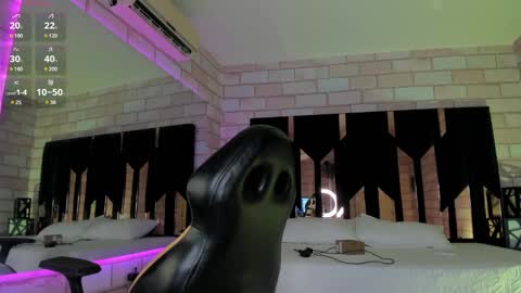 Snapshot of your_naughtyangel chatting on 01-09-25, 12:35 Evelin online show from 01-09-25, 12:35