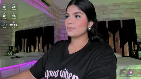 Snapshot of your_naughtyangel chatting on 01-09-25, 09:47 Evelin online show from 01-09-25, 09:47