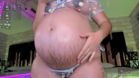 Snapshot of your_naughtyangel chatting on 01-10-25, 12:49 Evelin online show from 01-10-25, 12:49