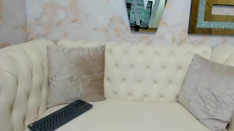 Snapshot of your_naughtyangel chatting on 10-16-25, 09:38 Evelin online show from 10-16-25, 09:38