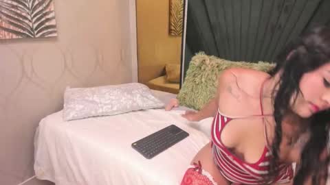 Snapshot of your_naughtyangel chatting on 11-21-25, 02:21 Evelin online show from 11-21-25, 02:21