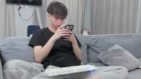 your_shy_guy online show from 02-18-25, 06:37