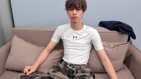 your_shy_guy online show from 09-18-25, 06:10