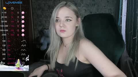 Snapshot of your_small_bunny chatting on 12-17-24, 09:07 Molly online show from 12-17-24, 09:07