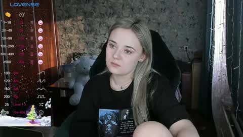 Snapshot of your_small_bunny chatting on 12-19-24, 08:02 Molly online show from 12-19-24, 08:02