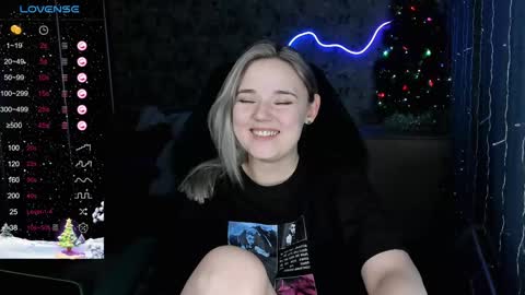 Snapshot of your_small_bunny chatting on 12-22-24, 12:05 Molly online show from 12-22-24, 12:05