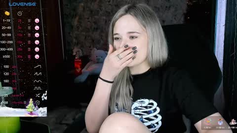 Snapshot of your_small_bunny chatting on 01-08-25, 09:10 Molly online show from 01-08-25, 09:10