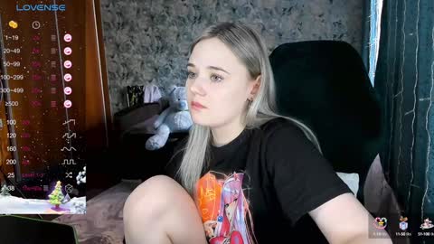 Snapshot of your_small_bunny chatting on 01-15-25, 06:12 Molly online show from 01-15-25, 06:12