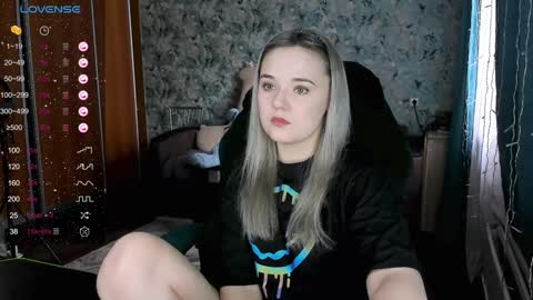 Snapshot of your_small_bunny chatting on 01-27-25, 04:52 Molly online show from 01-27-25, 04:52