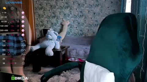 Snapshot of your_small_bunny chatting on 02-05-25, 06:35 Molly online show from 02-05-25, 06:35