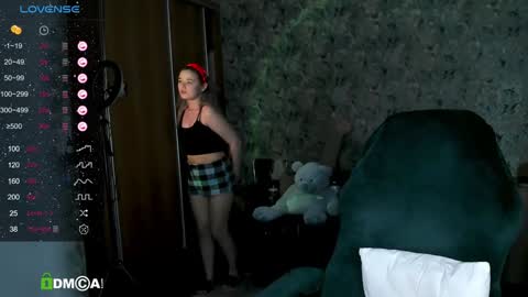 Snapshot of your_small_bunny chatting on 02-06-25, 10:59 Molly online show from 02-06-25, 10:59