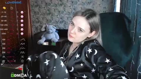 Snapshot of your_small_bunny chatting on 02-19-25, 05:05 Molly online show from 02-19-25, 05:05
