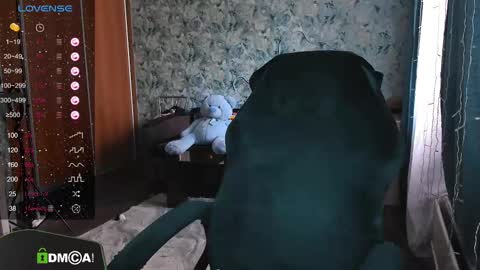 Snapshot of your_small_bunny chatting on 02-20-25, 06:39 Molly online show from 02-20-25, 06:39